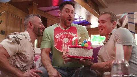 Son anniversaire très chaud – Austin Avery & Jake Nicola