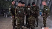 Bukkake en el ejército
