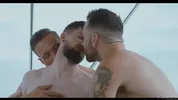 Trisal em um barco — Alex Mecum, Thyle Knoxx, Kit Cohen