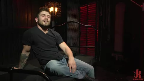 Tortura di solletico: Tyler Castle solleticato tantissimo!