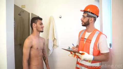 Le plombier aime mon gros tuyau — Leandro Leme & Mieto Duarte