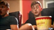 Un cazzo nel secchio dei popcorn! — Joey Mills & Felix Fox