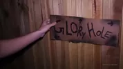 Due ragazzi di 18 anni esplorano un glory hole