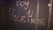 Due ragazzi di 18 anni esplorano un glory hole