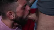 Défourailleur avec une énorme bite — Justin Eros & Romeo Davis