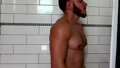 Danny Sosa : Musclé et poilu