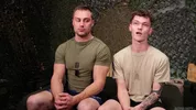 Damien et Jason, militaires excités