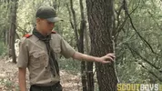 Un tour dans les bois (scout baisé par le chef)