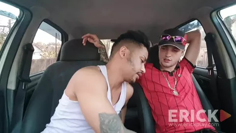 Le passager suce le chauffeur UBER – Erick Diaz & Lucas Vitti