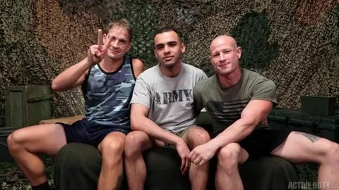 Trois militaires baisent ensemble : Brandon, Hugo & Niko