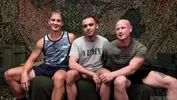 Trois militaires baisent ensemble : Brandon, Hugo & Niko