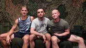 Trois militaires baisent ensemble : Brandon, Hugo & Niko