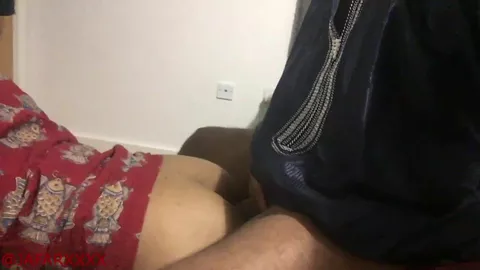 Dominanter Araber nimmt einen femininen Kerl hart ran