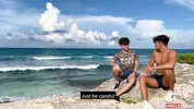 Flirt coquin sur la plage (avec le sexy Joe Dave)