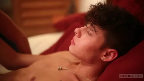 Trepa romântica entre gays jovens — Keagen Case & Asher Haynes