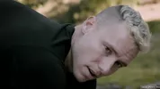 Motus et bouche cousue – Elliot Finn baise le soldat Justin Matthews dans leur chambrée