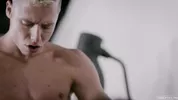 Motus et bouche cousue – Elliot Finn baise le soldat Justin Matthews dans leur chambrée