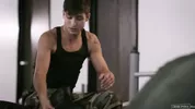 Motus et bouche cousue – Elliot Finn baise le soldat Justin Matthews dans leur chambrée