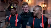 Roman Eros aspergé de sperme dans un fantasme de pompiers sexy