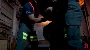 Roman Eros aspergé de sperme dans un fantasme de pompiers sexy