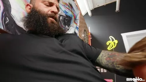 Fécondé et tatoué ! — Markus Kage & Lev Ivankov