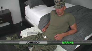 Une bonne turlutte pour un soldat aux couilles pleines