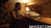 Jeune teen docile pour daddy baraqué