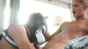 Submissiver Pup wie eine Hündin durchgenommen — Garrett Kinsley & Luca Ambrose
