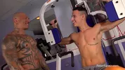 Allena quei pettorali o ti scopo