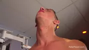 Allena quei pettorali o ti scopo