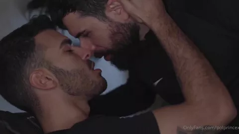 Pol Prince baise Oscar Marin (Bareback)