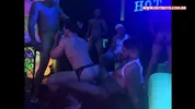 Geburtstagsabend im Club endet in einer riesigen Orgie – Teil 2