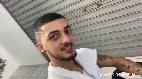Der Friseur bringt mich mit seinem dicken Schwanz zum Kommen — Edu Scot