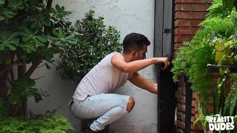 Trio chaud avec le jardinier — Leo, Pablo X, Monaco