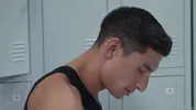 Il renifle les jockstraps des vestiaires et est puni — Jim Fit & Masyn Thorne