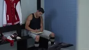 Il renifle les jockstraps des vestiaires et est puni — Jim Fit & Masyn Thorne