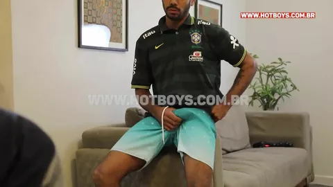 Excité par le cul de mon beau-père qui fait des squats — Alex, Ryan, Jhonatan Coimbra