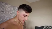 ¡El tío más guapo del porno hetero!
