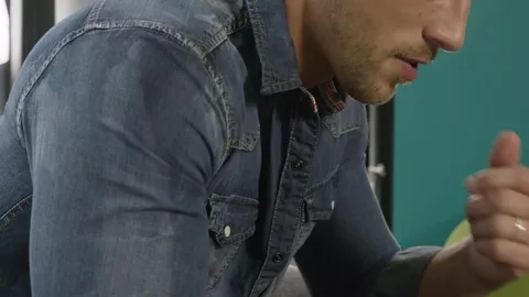 Il suo miglior sesso: Roman Todd e il go-go dancer Leo Vice
