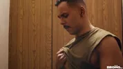 Sexe dur et bestial au gloryhole — Bo Sinn & Milo Madera