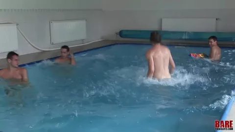 Doccia di sperma alla piscina comunale — Anthony Forman, Ari Chockett & Kai Summers