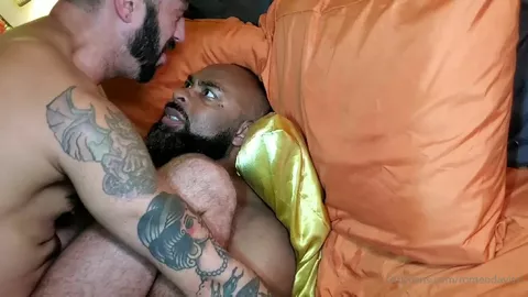 Romeo Davis nimmt Ray Diesel — Runde 2 (Bareback)