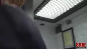 Bareback da un giovane sconosciuto in bagno