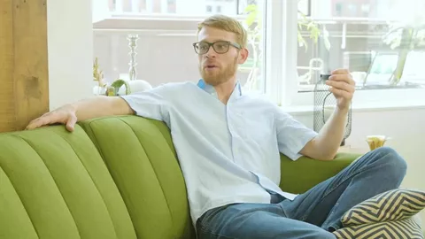 Rouquin à bite de cheval étire l…