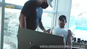 Sein Personal Trainer cremt ihm das Gesicht ein — Eduardo Lima & Lucas PocFit