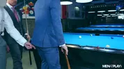 Warum Billard mit einer Kugel, wenn man zu dritt spielen kann?