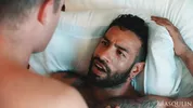 Honrado pelo colega de quarto tarado – Benjamin Blue & Mateo Zagal