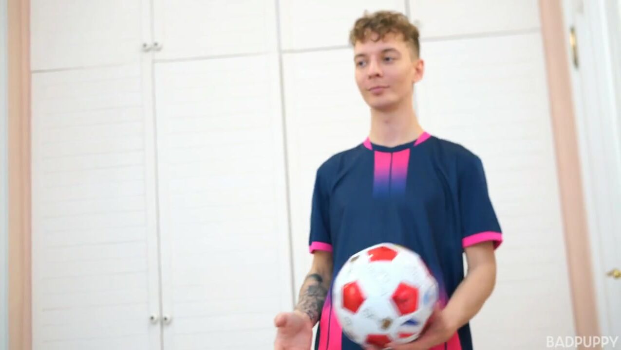 Cute young soccer player jerks off in the locker room - Christian Hermes — Free Gay porn - VideosXGays.com