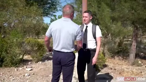 JH scopato in un furgone