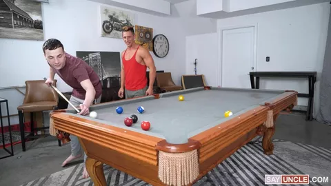 Reventado sobre la mesa de billar — Jax Thirio y Troye Jacobs